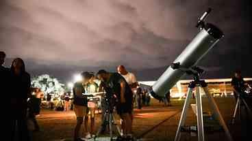 Cometa gigante que passará perto da Terra poderá ser visto no Brasil