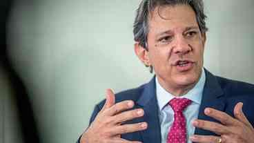 ‘Palhaços’ fascistas entram em cena, diz Haddad ao criticar esquerda