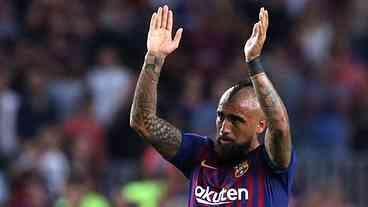 Arturo Vidal reclama de pouco tempo em campo pelo Barcelona