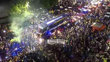 Boca Juniors se despede de sua torcida antes de embarcar para Madri