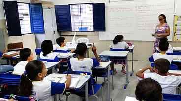 Governo se recusa a oferecer internet para estudantes de escolas públicas